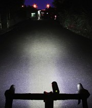Far bicicleta RAVEMEN CR800 LED USB 800 lm 